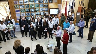 הדלקת נר רביעי עם נשיא העמותה וחניכים