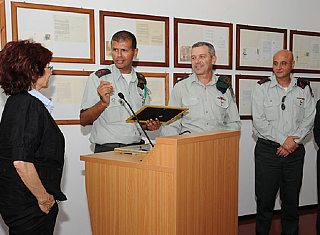 כנס מכשירי קשר (הגדל)