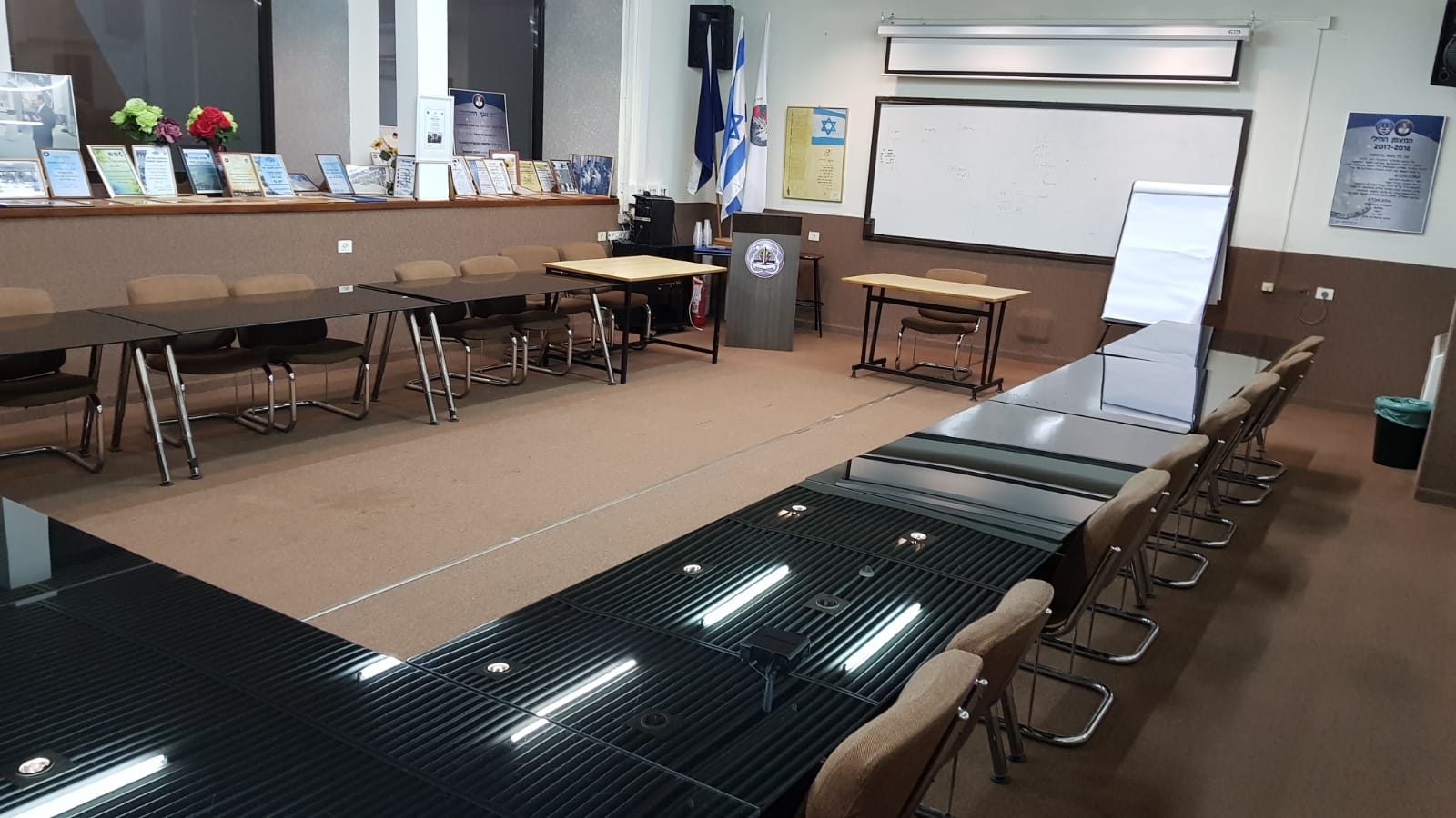 חדרי הרצאות מ- 20 עד 40 משתתפים