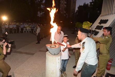 הדלקת לפיד זכרון