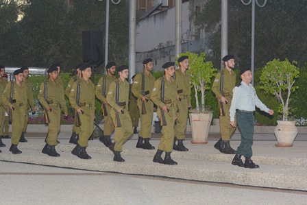 טקס ההתייחדות עם חללי חייל הקשר והתקשוב