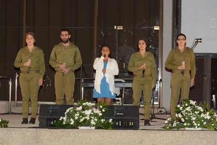 טקס ההתייחדות עם חללי חייל הקשר והתקשוב