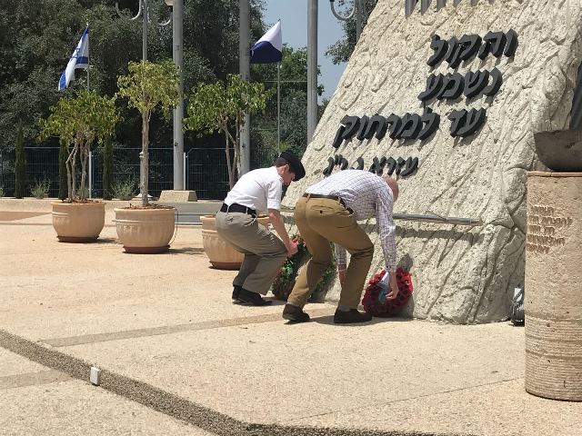 ביקור נספחים צבאיים מבריטניה הנחת זרים